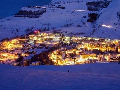 Les 2 Alpes bei Nacht Skiurlaub Winter